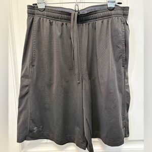 Under Armour Men's Charcoal Athletic Shorts. Size Large. Loose Fit. Heat gear.